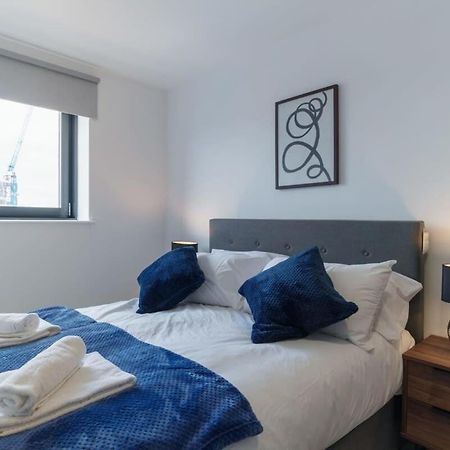 Stunning 2 Bed Apartment In Salford With Views Manchester Exterior photo