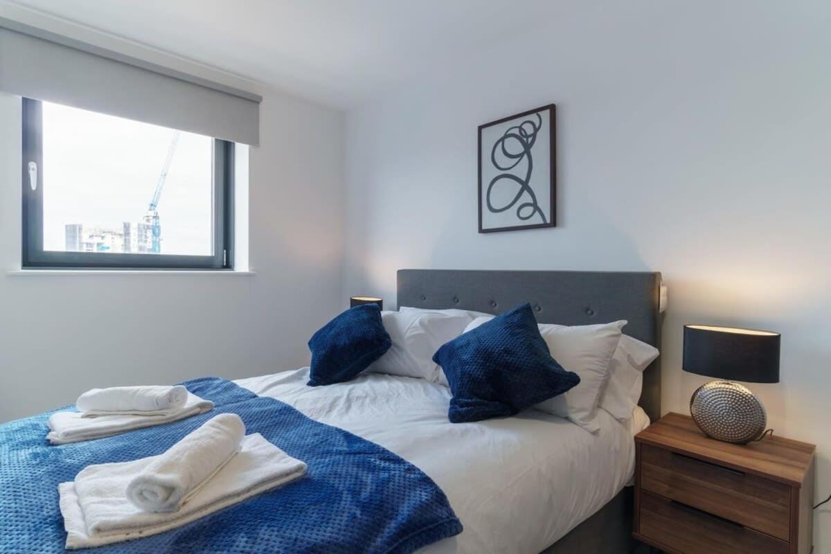 Stunning 2 Bed Apartment In Salford With Views Manchester Exterior photo