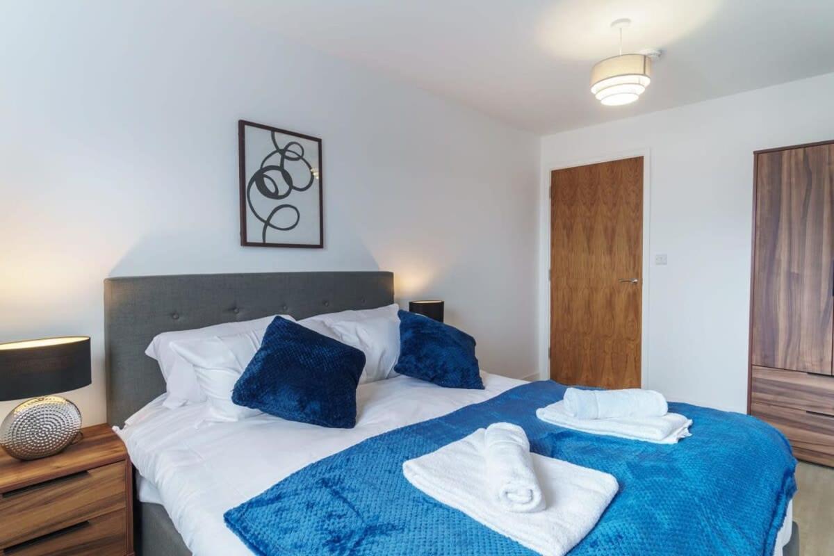 Stunning 2 Bed Apartment In Salford With Views Manchester Exterior photo