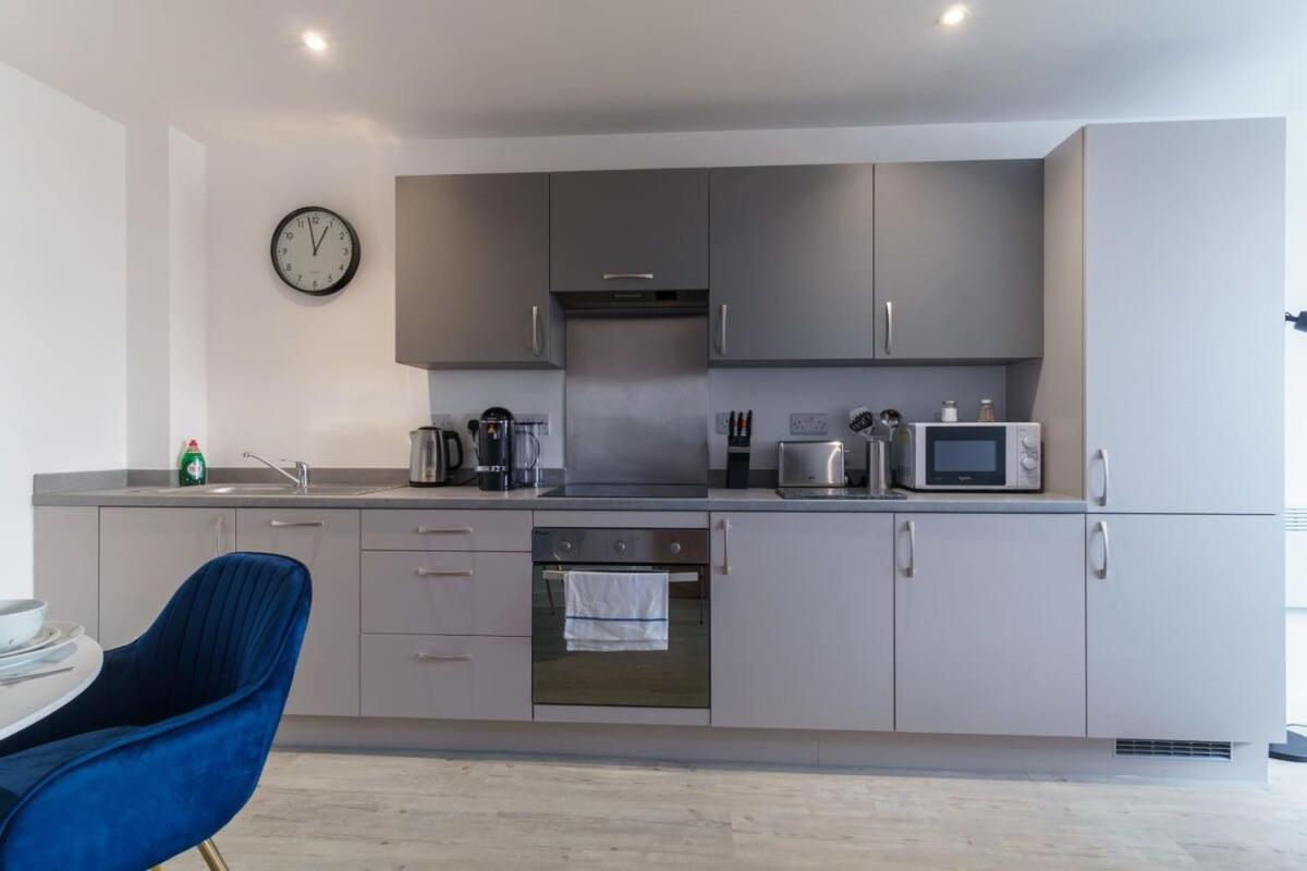 Stunning 2 Bed Apartment In Salford With Views Manchester Exterior photo