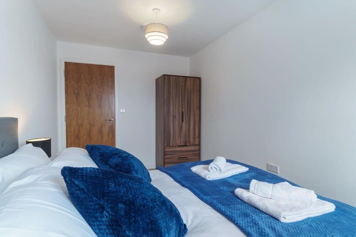 Stunning 2 Bed Apartment In Salford With Views Manchester Exterior photo